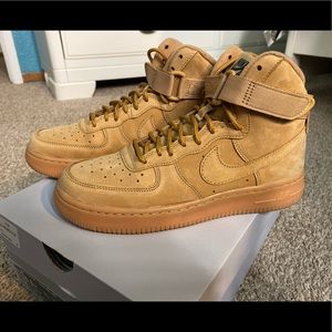 Air Force 1 High, suede material
